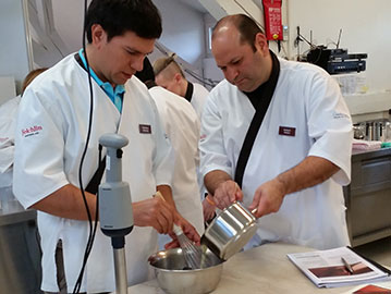 Creaing a chocolate ganache
